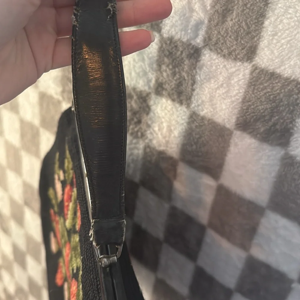 Koro Creation Vintage NeedlePoint Tapestry Women’s Strawberry Handbag - Picture 7 of 16